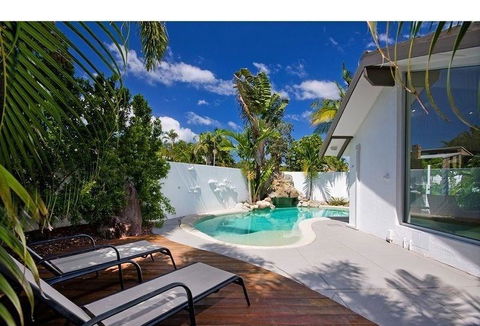 Villa Bianco - Accommodation Main Beach 0