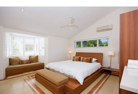 Villa Bianco - Accommodation Main Beach 2