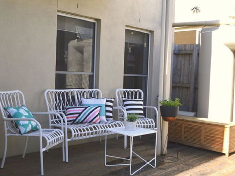 Villa By The Sea - Accommodation Main Beach 2