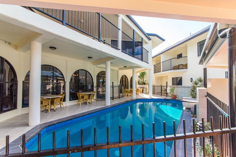 Villa Capri Motel - Accommodation Main Beach 1