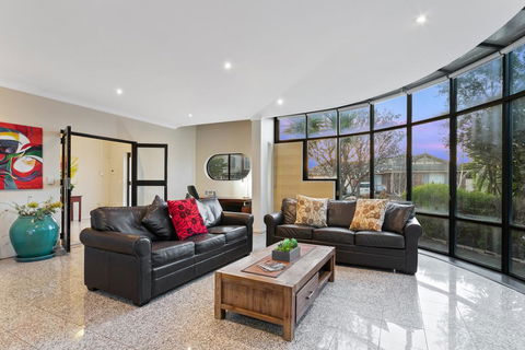 Villa De Marseilles - Melbourne - Accommodation Main Beach 0