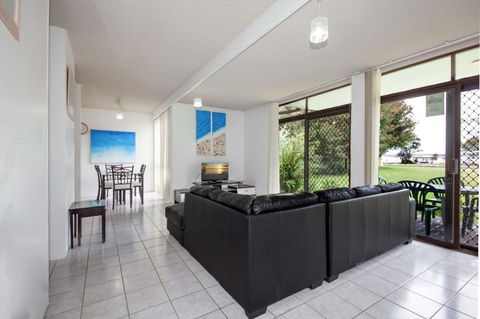 Villa Ellisa, Unit 1/10 Columbia Close - Accommodation Main Beach 1