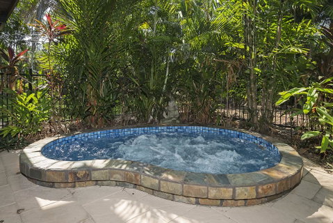 Villa Frangipani - Accommodation Main Beach 1