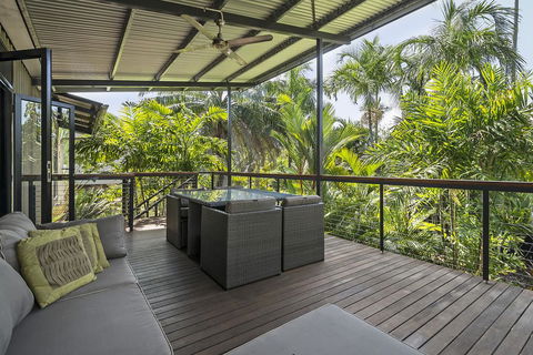Villa Frangipani - Accommodation Main Beach 0