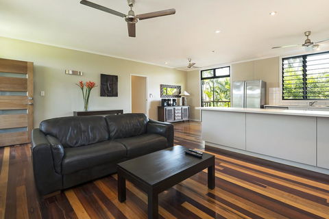 Villa Frangipani - Accommodation Main Beach 2