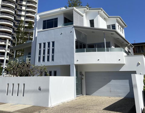 Villa Garfield Surfers Paradise - Accommodation Main Beach 0