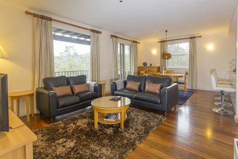 Villa Grenache - Accommodation Main Beach 0