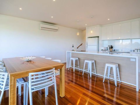 Villa Isola - Accommodation Main Beach 3