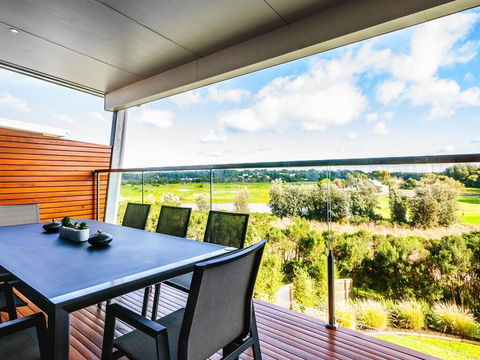 Villa Isola - Accommodation Main Beach 0