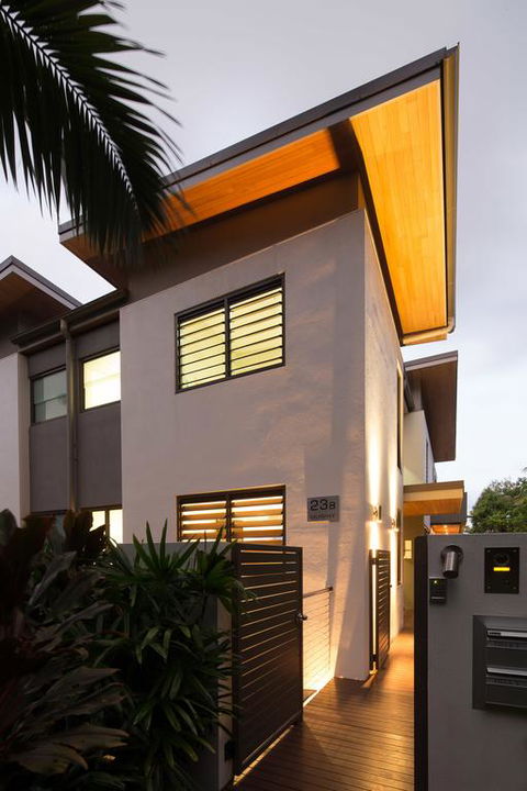 Villa Mercedes - Luxury Holiday Villa - Accommodation Main Beach 3