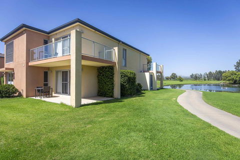 Villa On The Green - Accommodation Main Beach 0