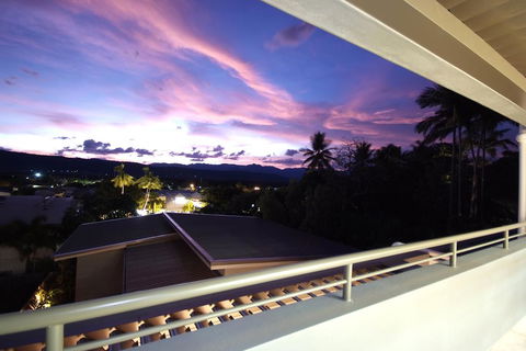 Villa One On Murphy - Luxury Holiday Villa - Accommodation Main Beach 1