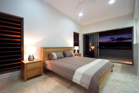 Villa One On Murphy - Luxury Holiday Villa - Accommodation Main Beach 2
