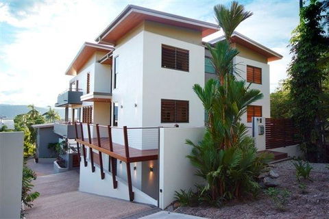 Villa One On Murphy - Luxury Holiday Villa - Accommodation Main Beach 0