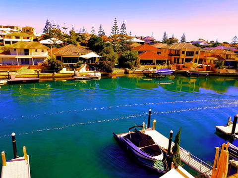 Villa Port Grimaud On Bouvard Island - Accommodation Main Beach 1