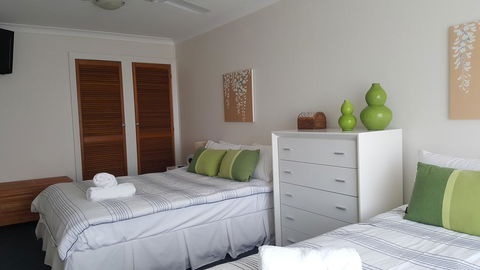 Villa Riviera On River Front - Accommodation Main Beach 3