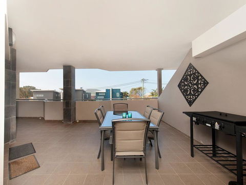Villa Serene @ Fingal Bay - Accommodation Main Beach 3