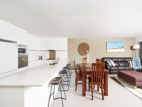 Villa Serene @ Fingal Bay - Accommodation Main Beach 2