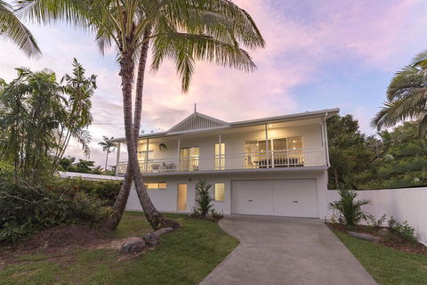 Villa Sorrento - Luxury Holiday Home - Accommodation Main Beach 0