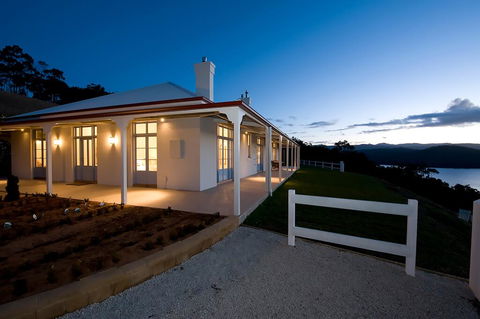 Villa Talia Tasmania - Accommodation Main Beach 2