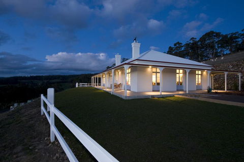 Villa Talia Tasmania - Accommodation Main Beach 1