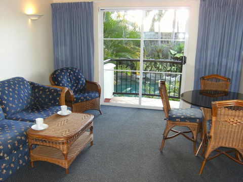 Villa Vaucluse Apartments - Accommodation Main Beach 1