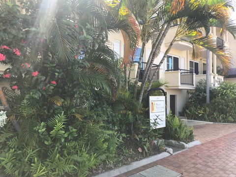 Villa Vaucluse Apartments - Accommodation Main Beach 0