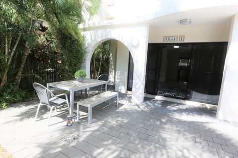 Villa Via Veneto - Accommodation Main Beach 1