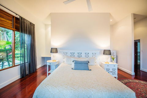Villa Vivante - Accommodation Main Beach 3