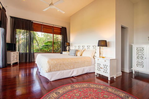Villa Vivante - Accommodation Main Beach 2