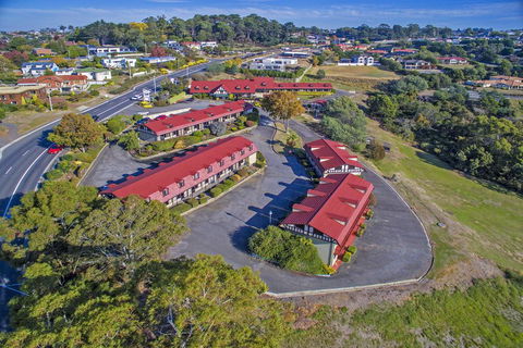 Village Family Motor Inn - Accommodation Main Beach 0