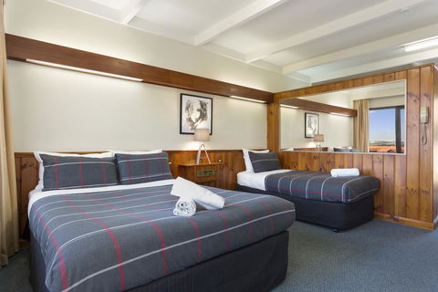 Village Family Motor Inn - Accommodation Main Beach 3