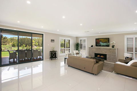 Vin De Vie - Accommodation Main Beach 2