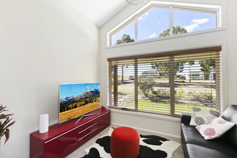 Vino E Golf - Accommodation Main Beach 2