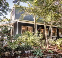 Vintage Inspired Three Bedroom Home- Heated Pool - Accommodation Main Beach