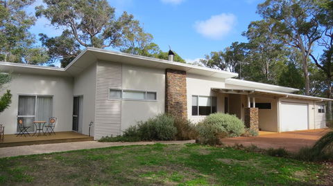 Vintners - More Space For You To Enjoy! - Accommodation Main Beach 0