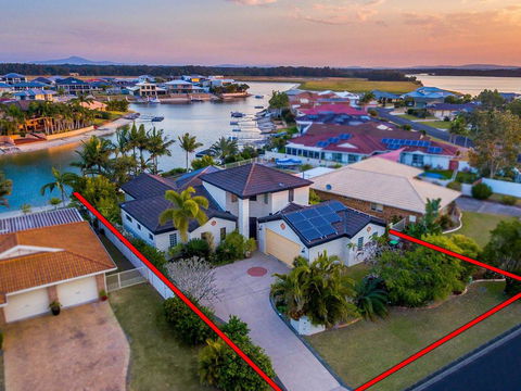Vista Del Mare - 81 Witonga Drive Yamba Family Home On Water. - Accommodation Main Beach 2