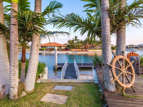 Vista Del Mare - 81 Witonga Drive Yamba Family Home On Water. - Accommodation Main Beach 0