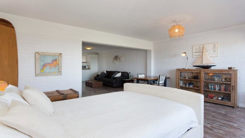 Vista Fremantle - Apartment With A View - Accommodation Main Beach 3