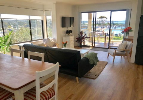 Vista Marina Penthouse #6 - Accommodation Main Beach 2