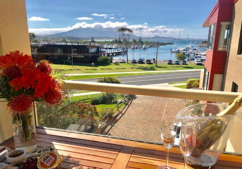 Vista Marina Penthouse #6 - Accommodation Main Beach 0