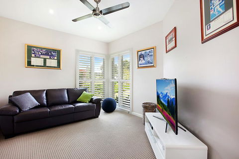 Vista One - Accommodation Main Beach 2