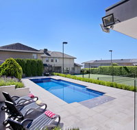 Vue de la Mer Luxury Family Retreat with tennis court pool spa water views - Accommodation Main Beach
