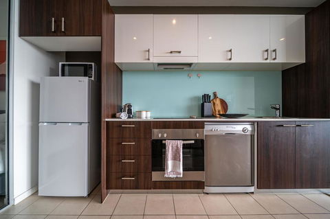 Vue Of The East End-Wifi - Netflix - Nespresso - Accommodation Main Beach 3