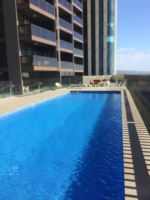 VUE Penthouse On King William - Accommodation Main Beach 3