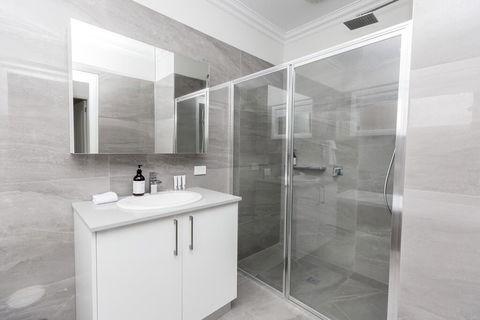 Wagga Apartments #3 - Accommodation Main Beach 3