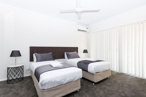 Wagga Apartments #4 - Accommodation Main Beach 2