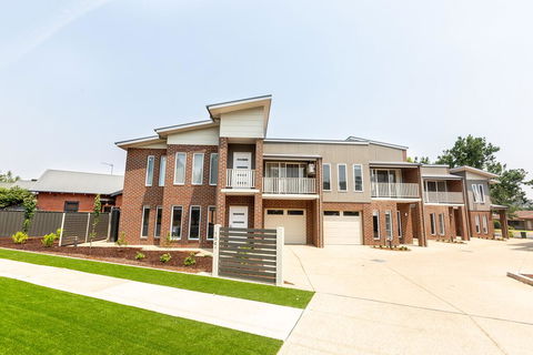 Wagga Apartments #4 - Accommodation Main Beach 0
