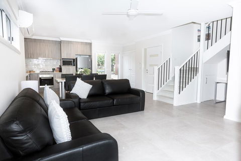Wagga Apartments #5 - Accommodation Main Beach 0