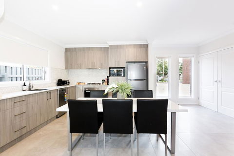 Wagga Apartments #5 - Accommodation Main Beach 2